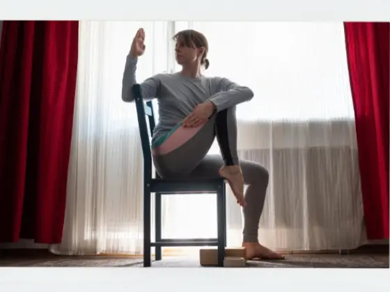 Yoga Kursi untuk Siapapun